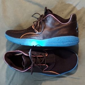 Jordan tennis men sz 9 women sz 11